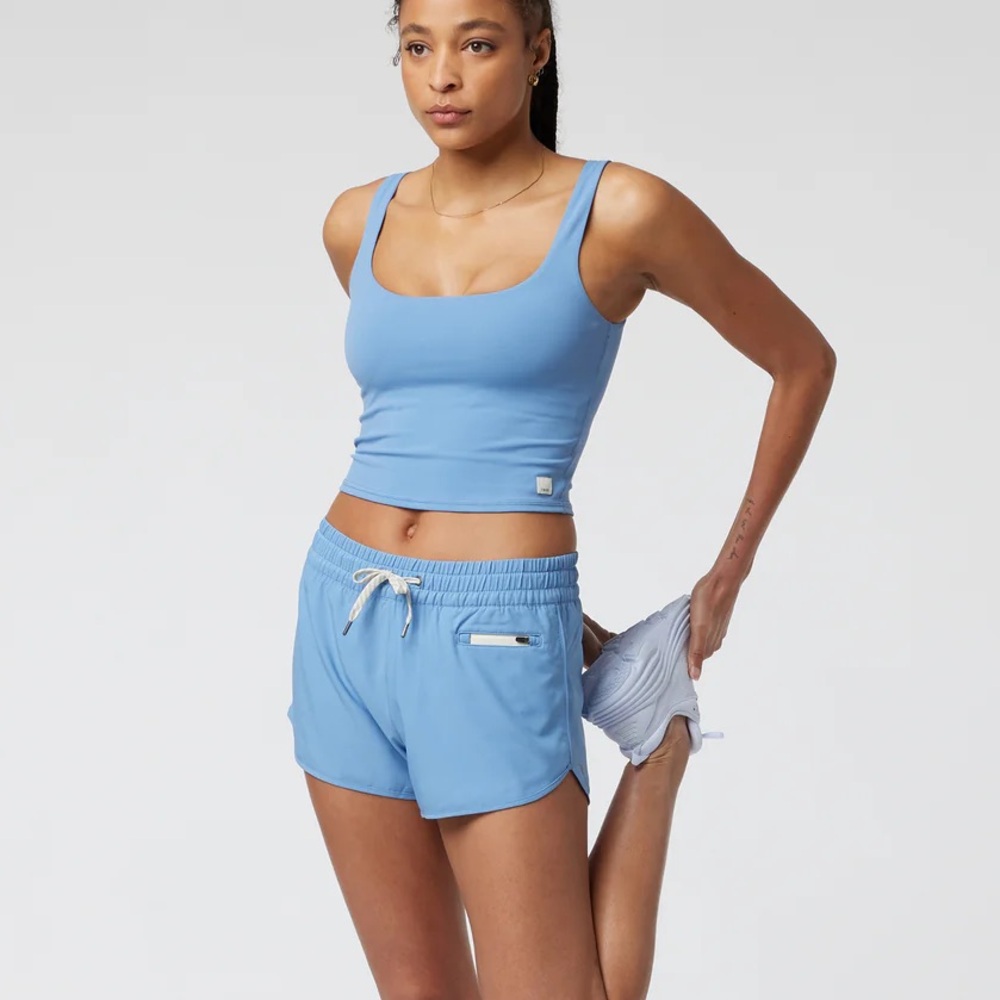 VUORI - Daily Crop Tank in Isle Blue